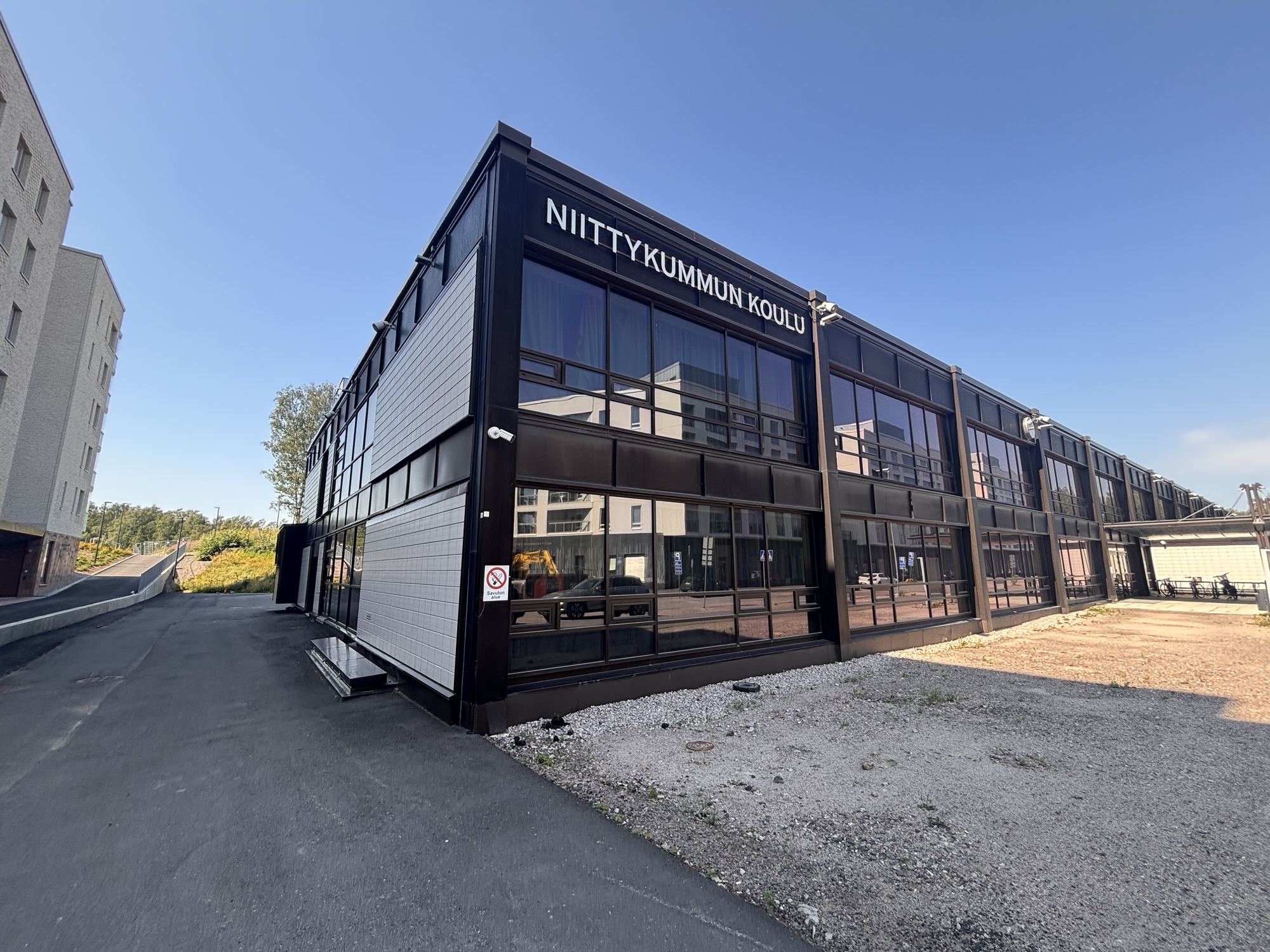 eQ Yhteiskuntakiinteistöt Acquires Niittykumpu School and Business Park from Varma for €43.9 Million, Varma Becomes Investor in the Same Fund